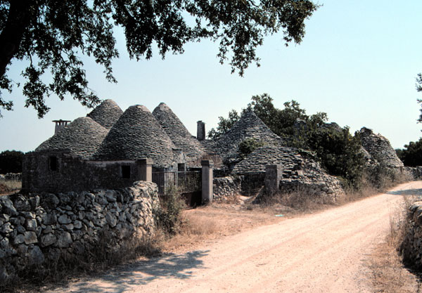 verlassene Trullihuser in der Nhe von Alberobello